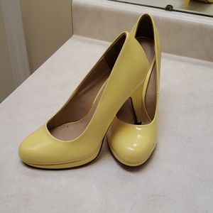 Size 6 Yellow High-heeled shoes